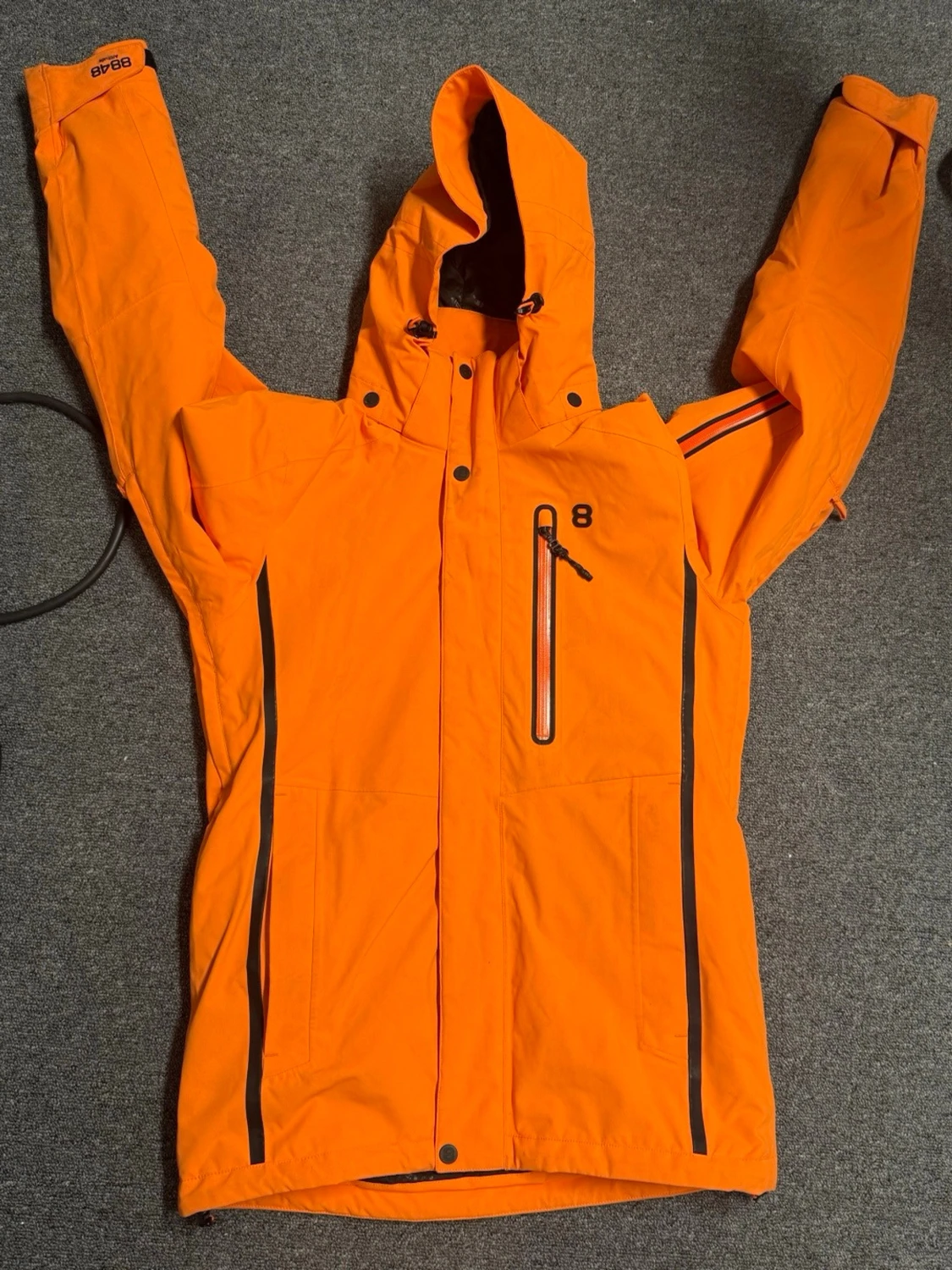 Orange vindjacka från 8848 Altitude