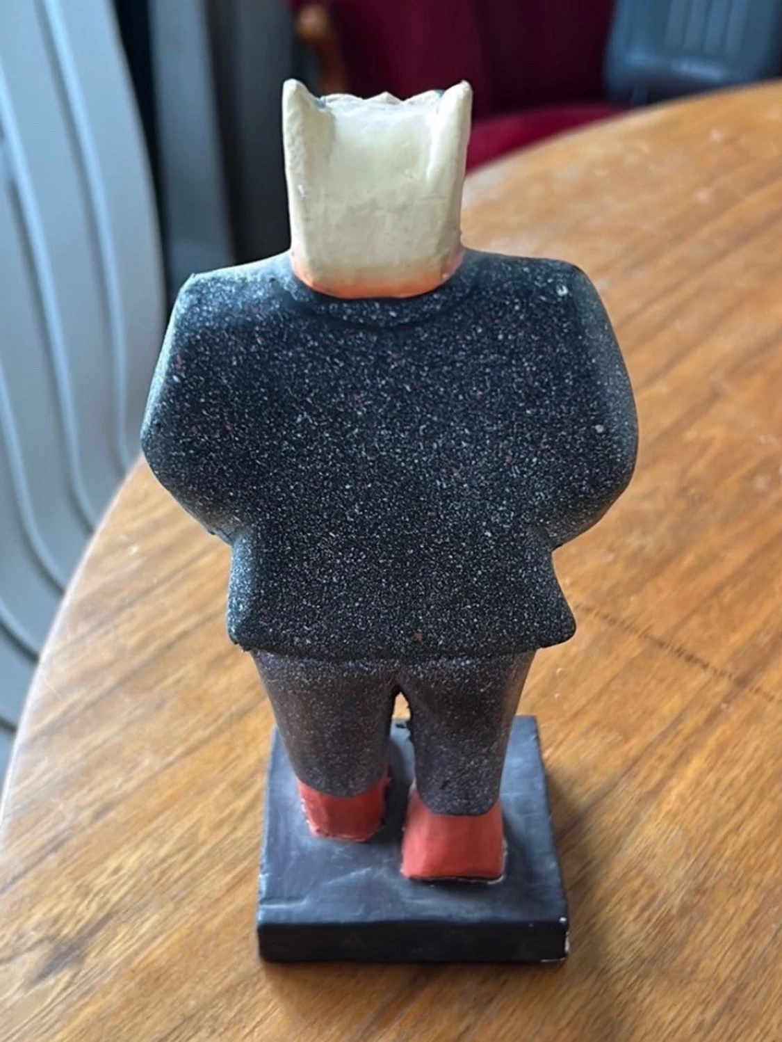 Dekorativ hundfigur i kostym - 2