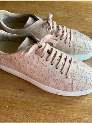 Sneakers Axel Arigsto Nya! - Säljer sneakers från Axel Arigato, helt nya. 