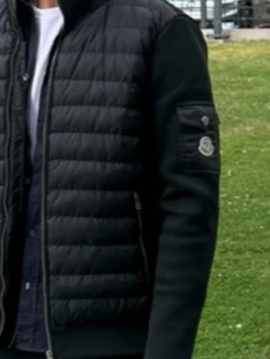 Moncler cardigan  - Allt ingår inget scam!