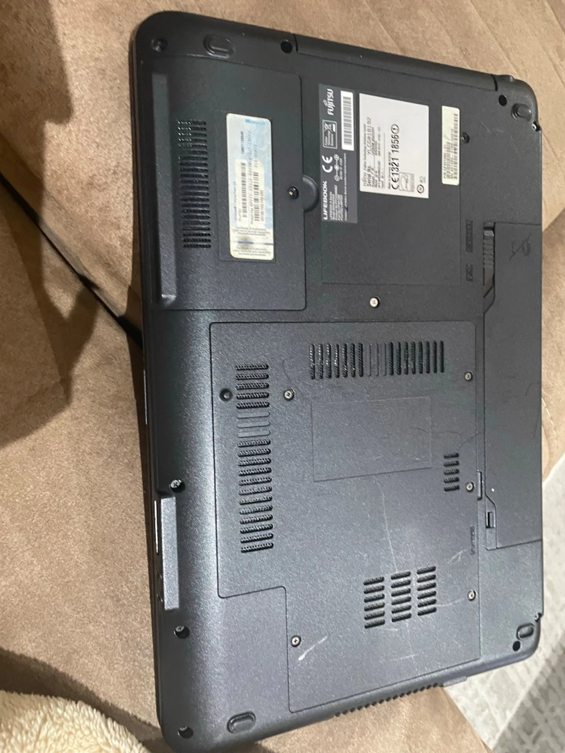 Svart Fujitsu bärbar dator - 1