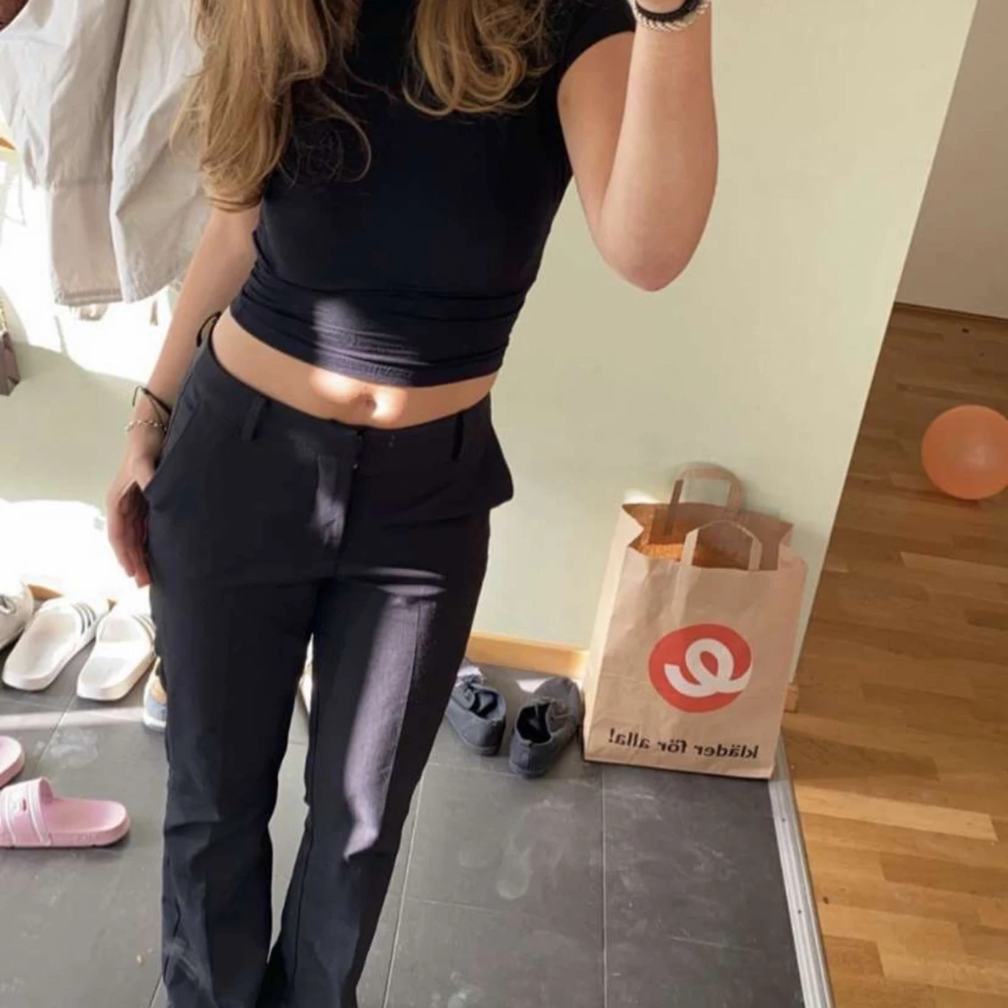 Svarta kostymbyxor med utsvängda ben - 2