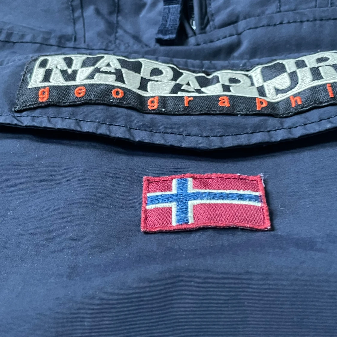 Mörkblå vindjacka från Napapijri helt ny - 2