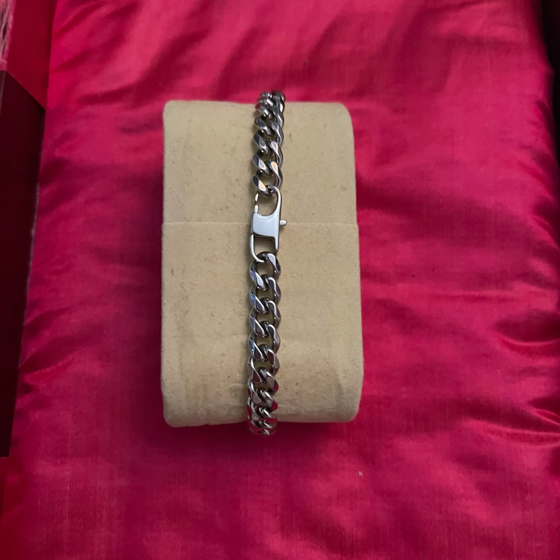 Silverfärgat kedjearmband E. Johanson