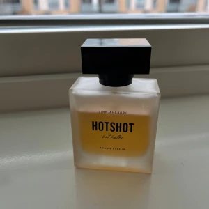 Hotshot but hotter - Linn Ahlborgs parfym hotshot but hotter, mindre än 1/3 använd