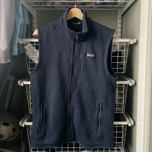 Patagonia fleeceväst  - ”Better Sweather vest” Från patagonia, ny pris ca 1400. Köpt för 1 år sen och inte använd så mycket. 