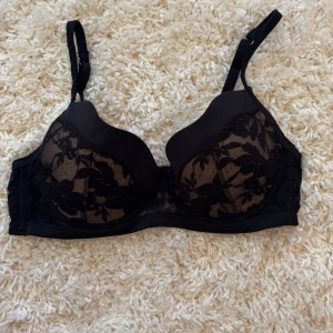 Intimissimi bh - Bh från Intimissimi i stl 80 c, använd max fem gånger, skickas nytvättad i tvättpåse på försiktigt program