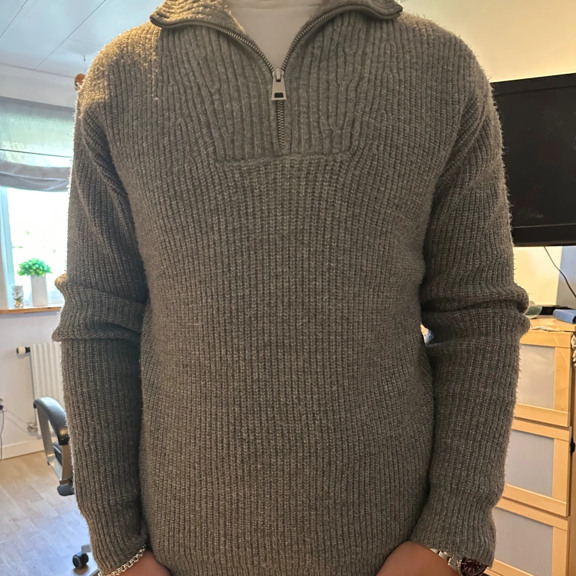 Grå stickad half zip tröja från Zara - 3