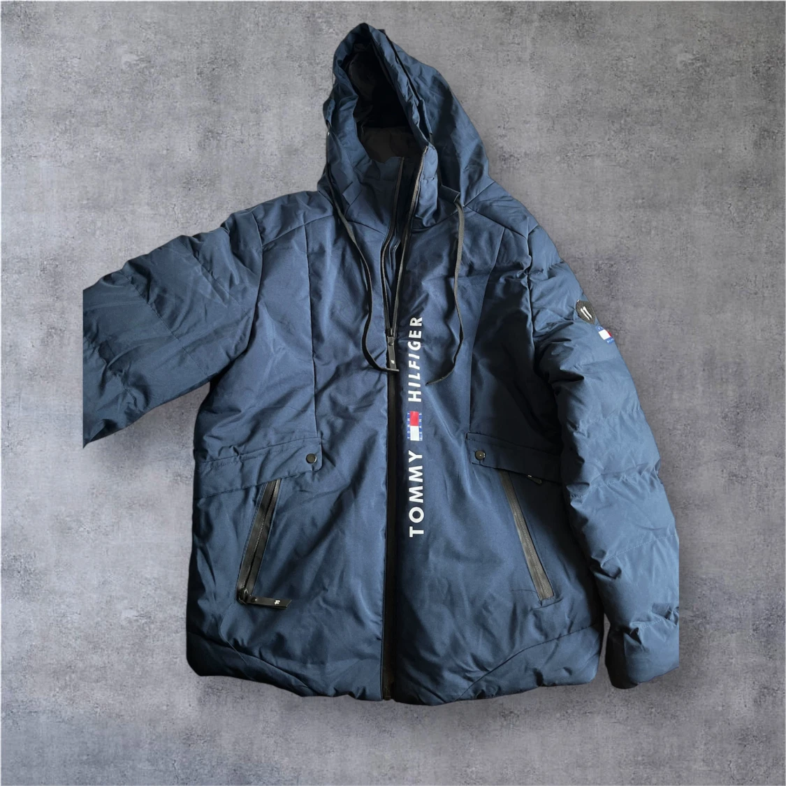 Blå pufferjacka från Tommy Hilfiger