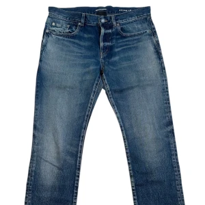 Saint Laurent  - Saint Laurent jeans. Storlek W32. Skick 8/10, pris 1990kr, finns att köpa på våran hemsida, Fashionels.com