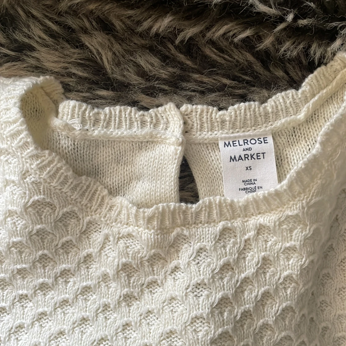 Vit stickad topp från Melrose and Market - 2