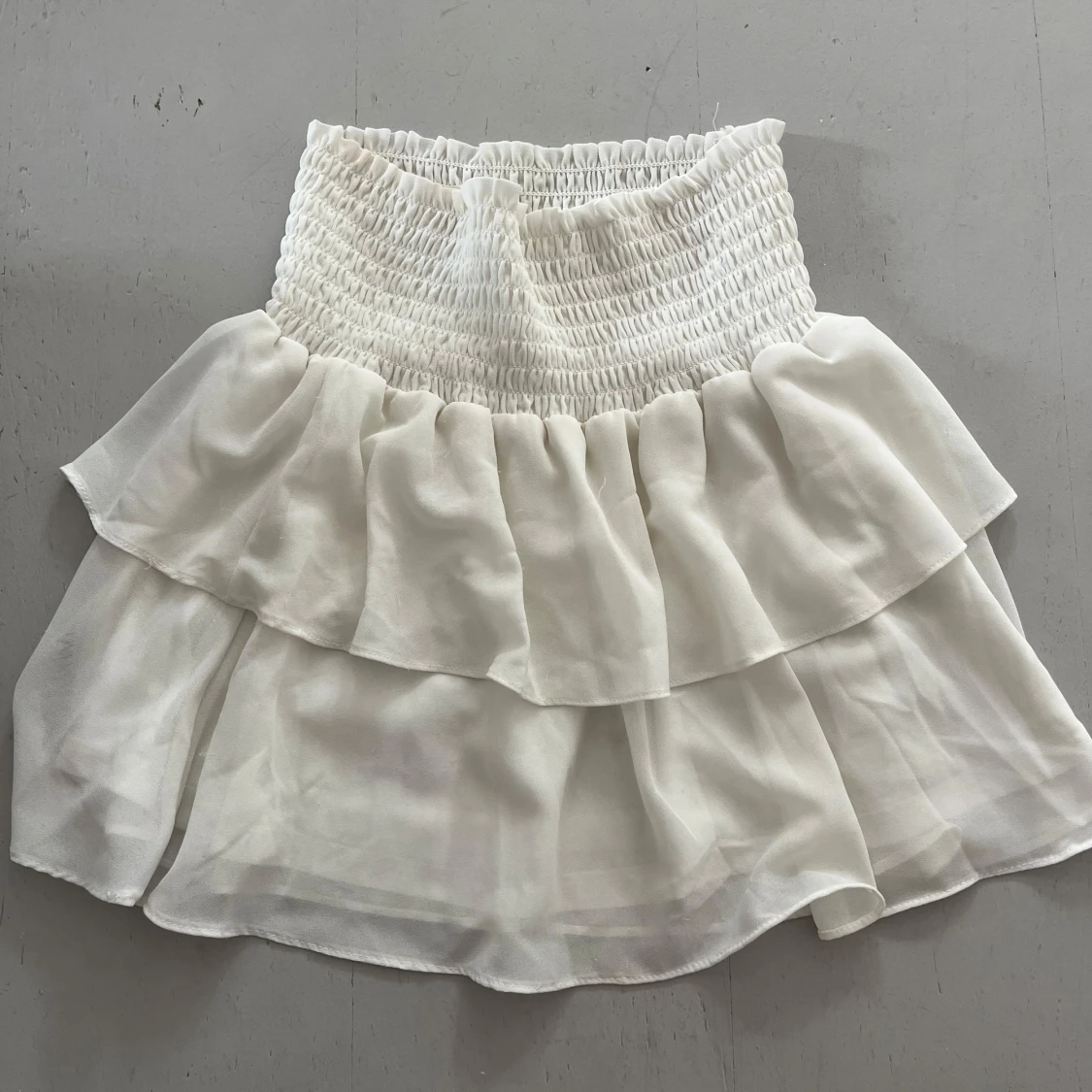 Vit volangkjol från Chelsea XS