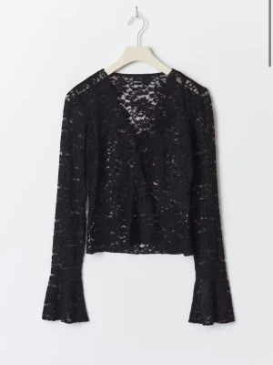 Svart spets topp från gina - jättefin lace topp från gina i storlek xs🩷