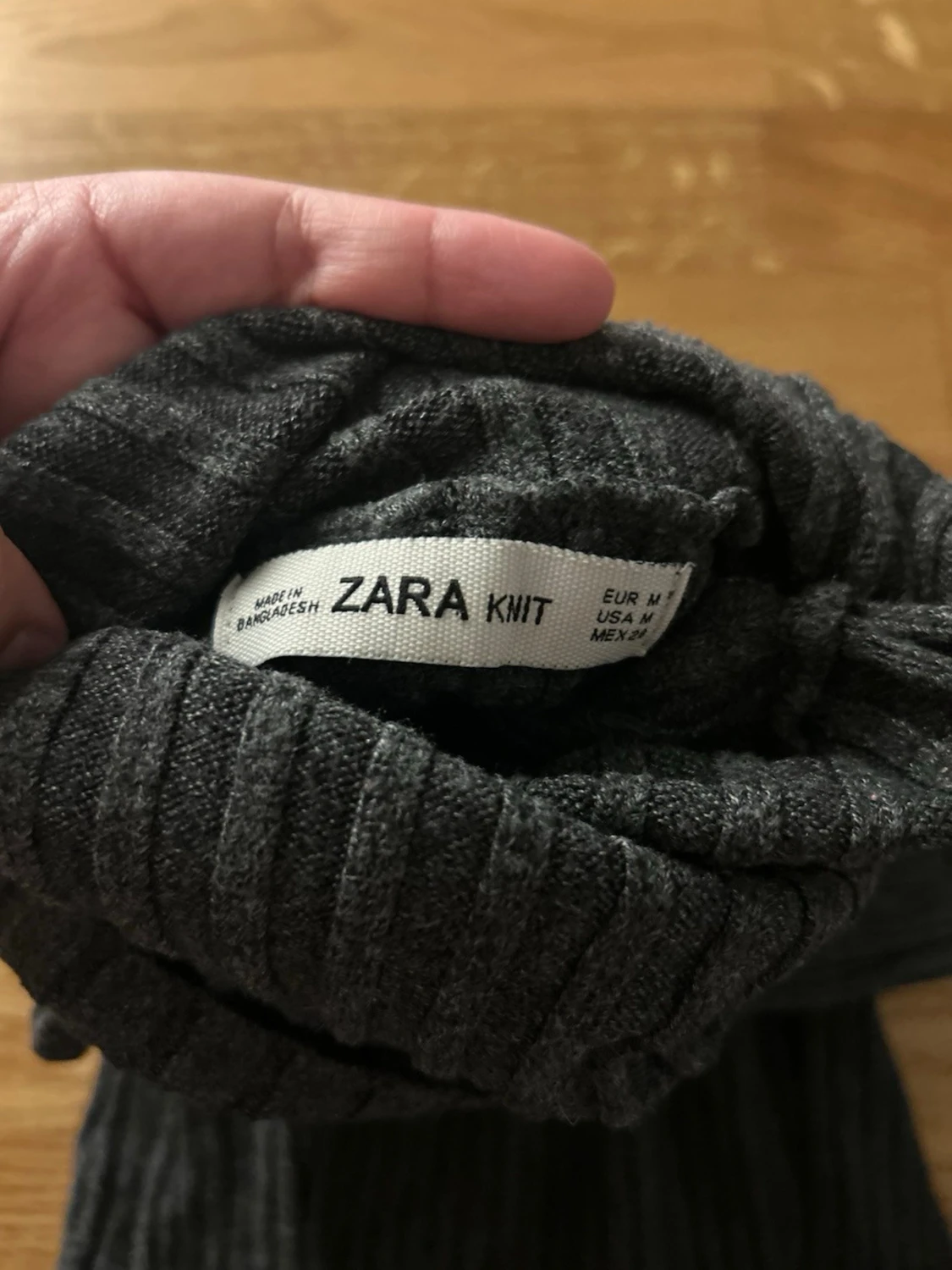 Zara TurtleNeck - 2