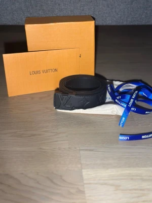 Bälte - Helt ny, 125 cm lång, box följer med. Om du har frågor eller vill ha mer bilder så skriv. 