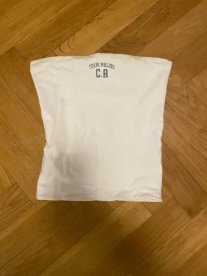 Tube topp - En snygg tube topp från hm i storlek 158/164 passar nog också xs och xss, skriv för frågor,mått eller pris!