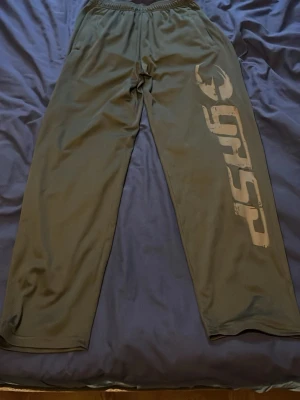 Gasp byxor  - Gaspbyxor köpta från gymberget| säljer eftersom de är för stora i storleken i princip ”nya”