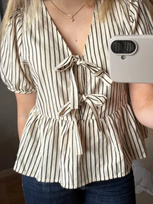 Topp från Carin Wester - Superfin och sommrig topp från carin wester!! Knappt använd och i jättefint skick!💞🙏🏽😇