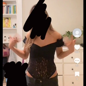 Svart spets body - Svart spets body! Jätte snygg till fest 