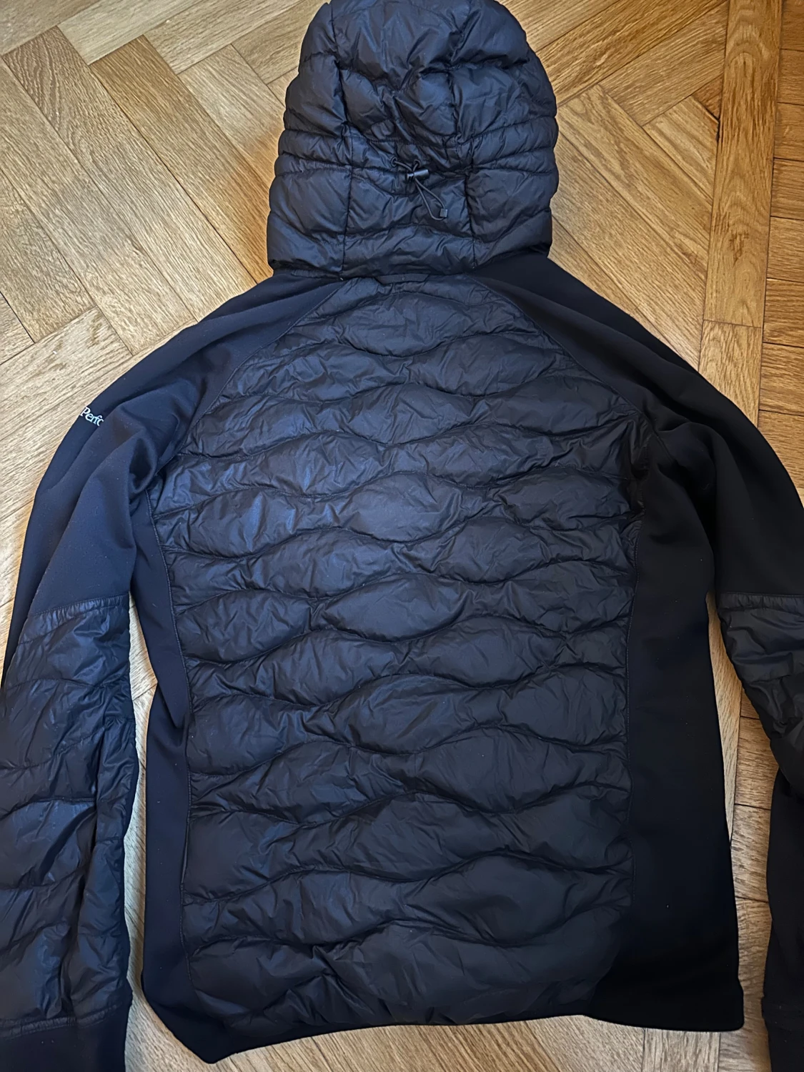 Svart hybriddunjacka från Peak Performance - 2