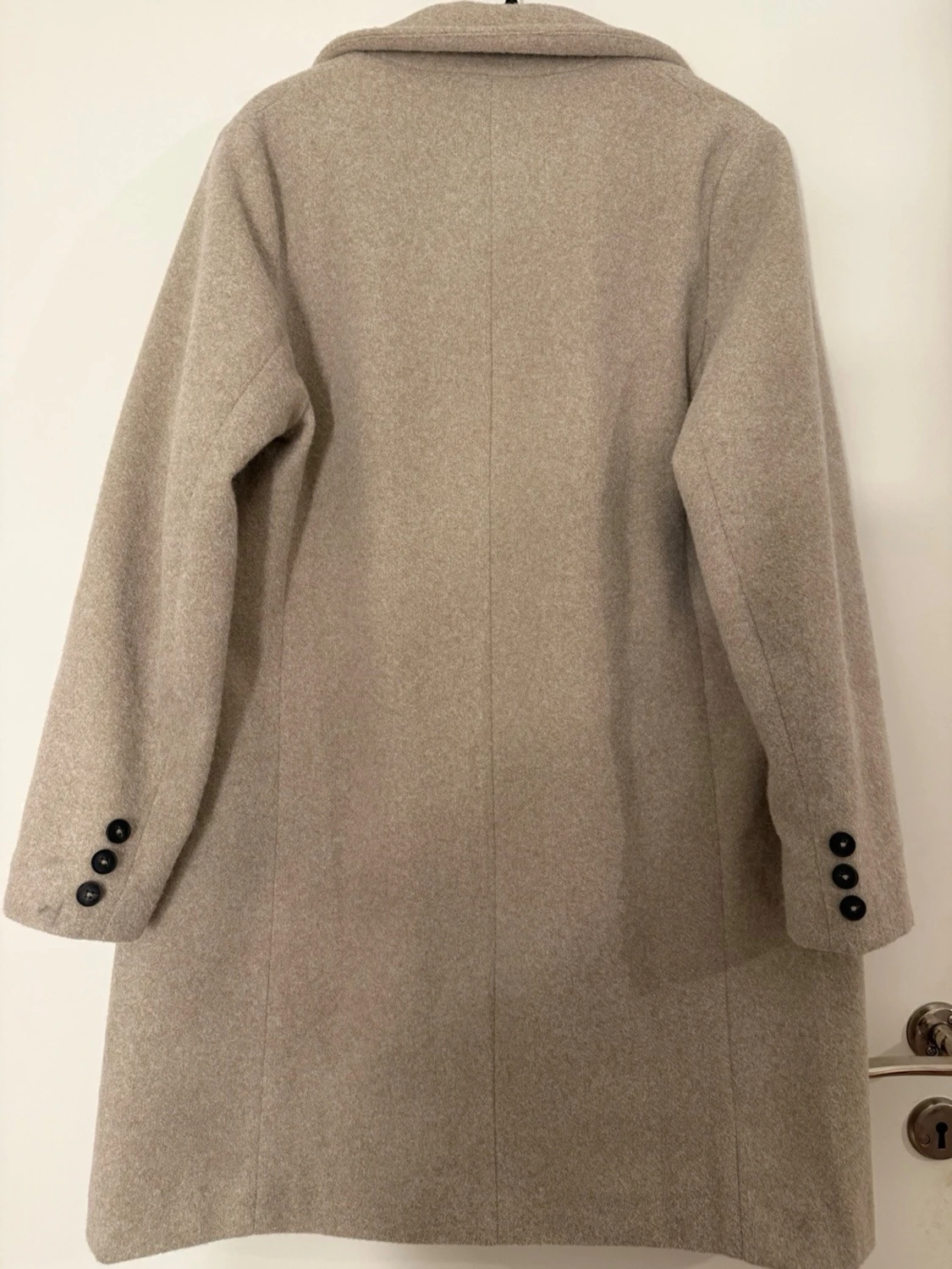 Beige kappa från H&M med knappar - 1