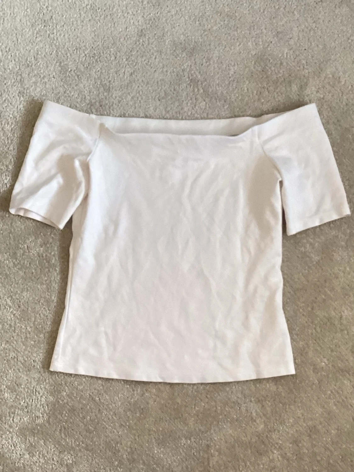 Vit offshoulder topp