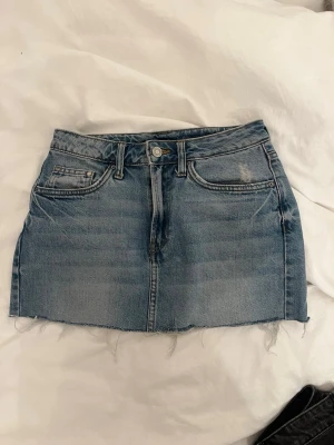 Jeanskjol - Jeanskjol från H&M i storlek 36💕