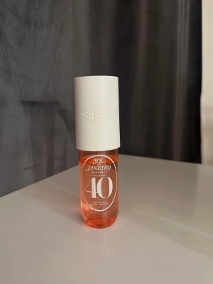 Sol de Janeiro body mist  - Sol de Janeiro body mist doft 40, 90 ml men ser hur mycket som är använt 