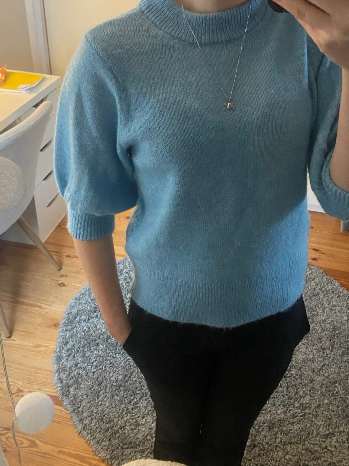 Ljusblå stickad tröja med puffärm - 1