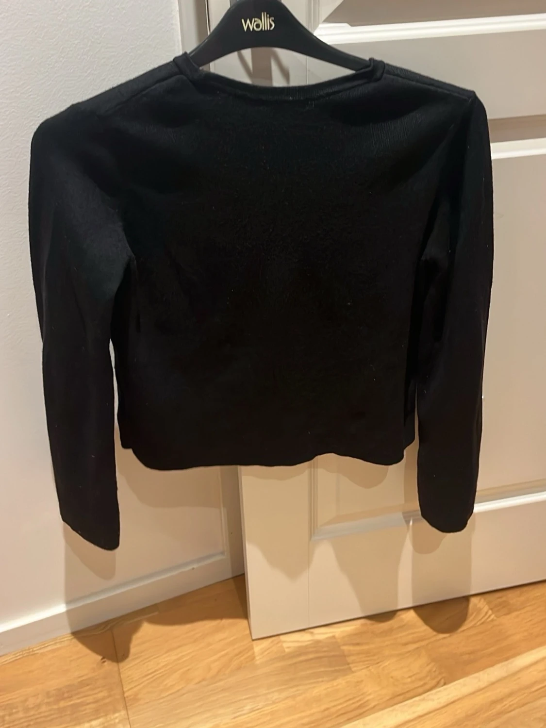 Svart tröja med pärlor - 1