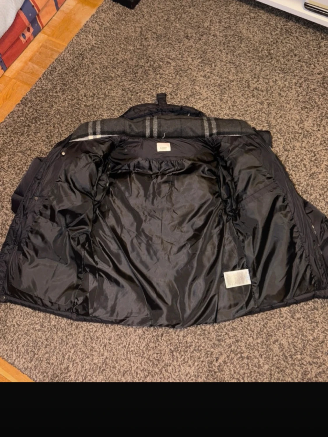 Svart dunjacka med huva från Moncler - 1