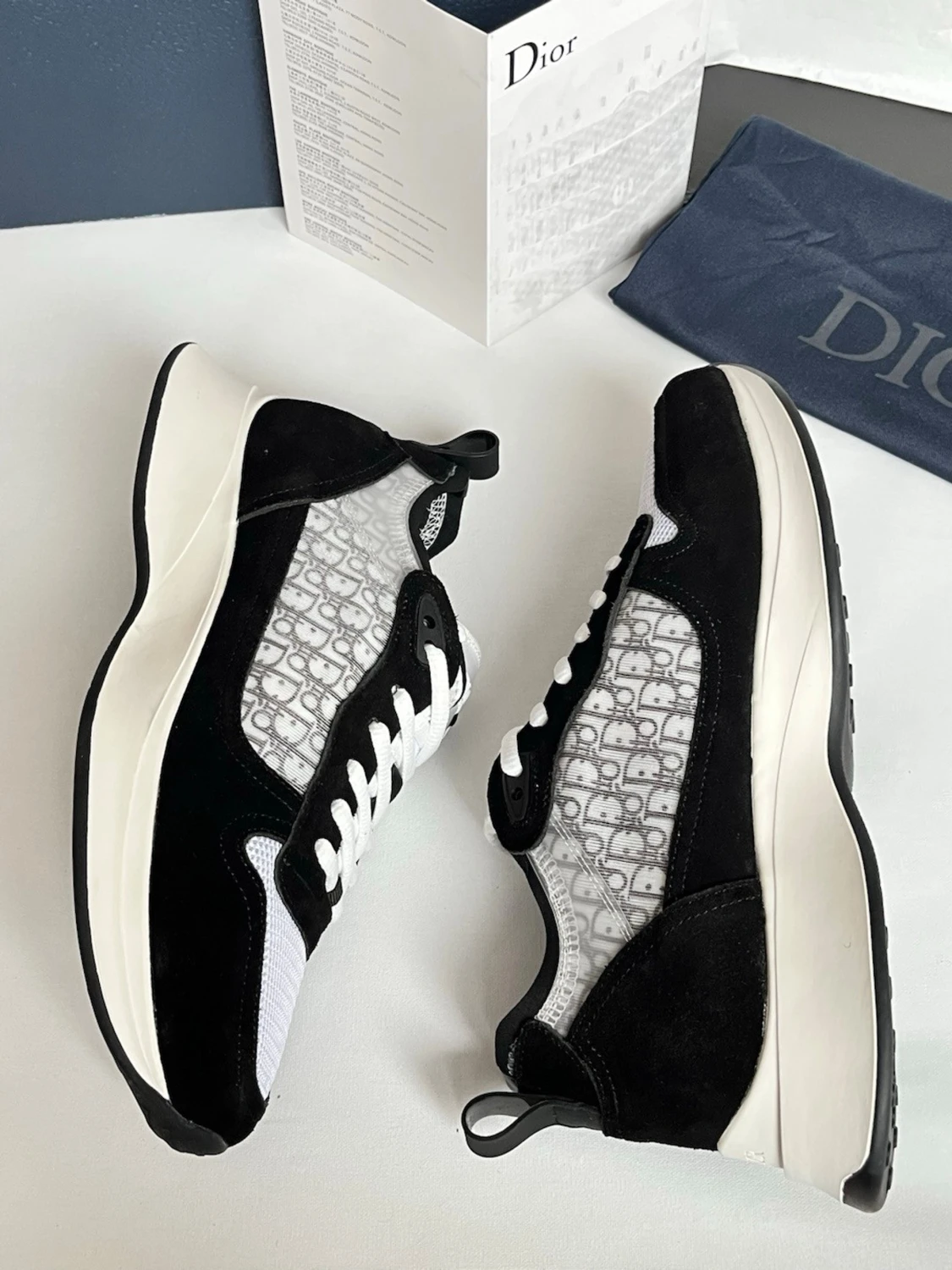 Dior sneakers i svart och vitt - 1