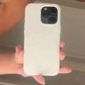 iPhone 13 pro skal  - Snygg iPhone 13 Pro vitt skal.