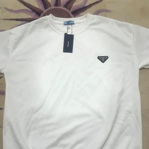 Tröja - Helt ny. Inte använd. 