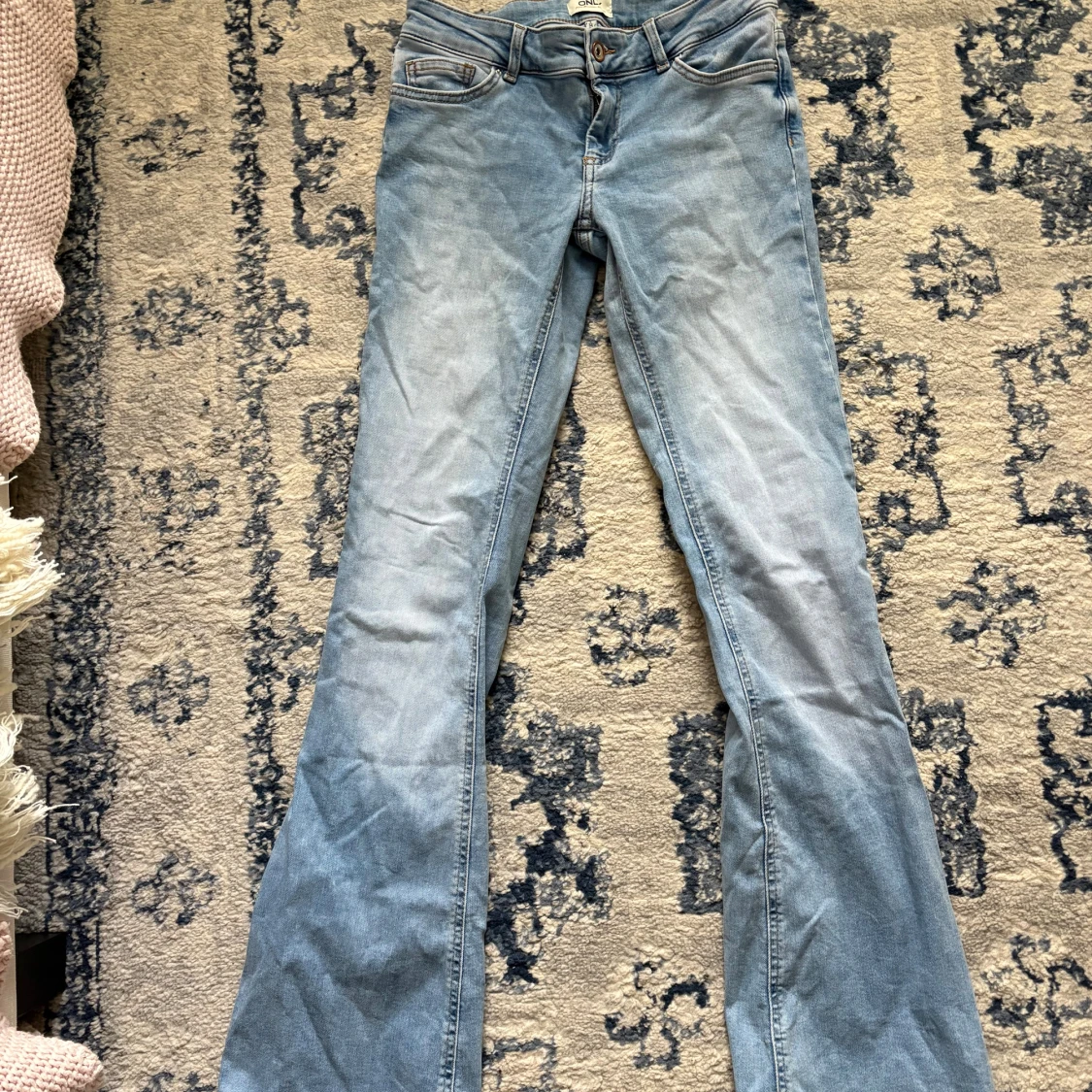 Ljusblå bootcut jeans från ONLY - 2