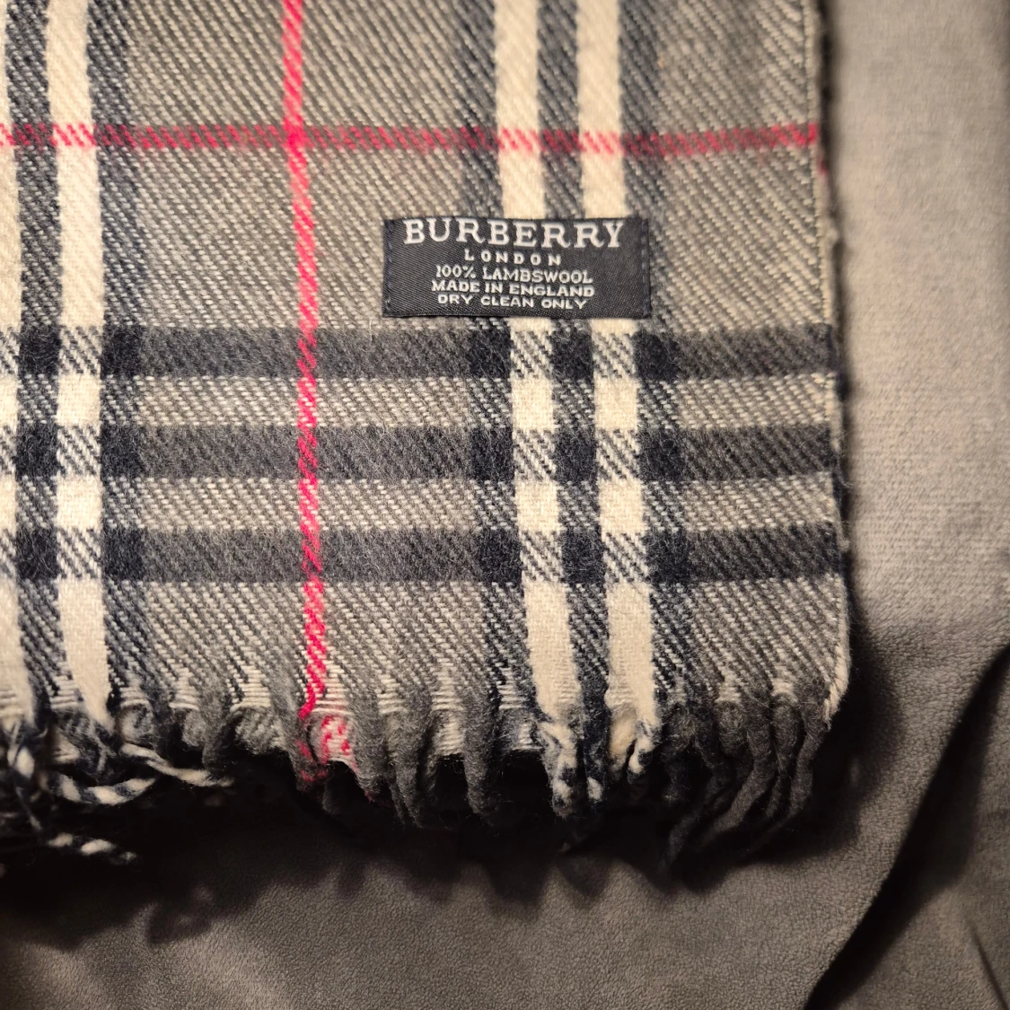 Rutig halsduk från Burberry i ull - 1