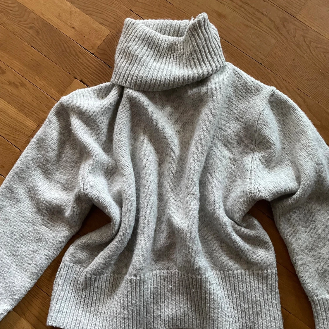 Grå polotröja från Zara, stickad