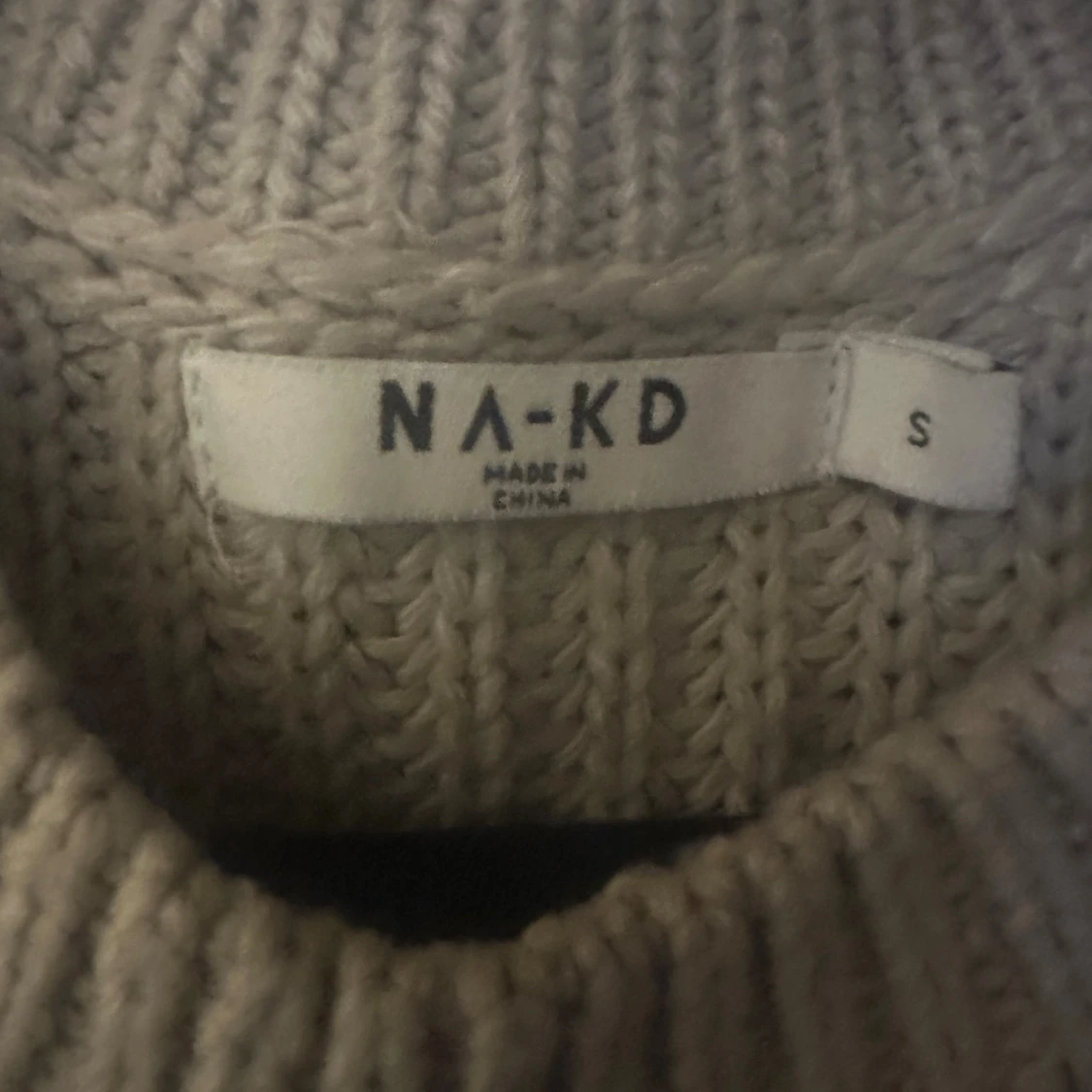 Grå stickad volangtröja från NA-KD - 2