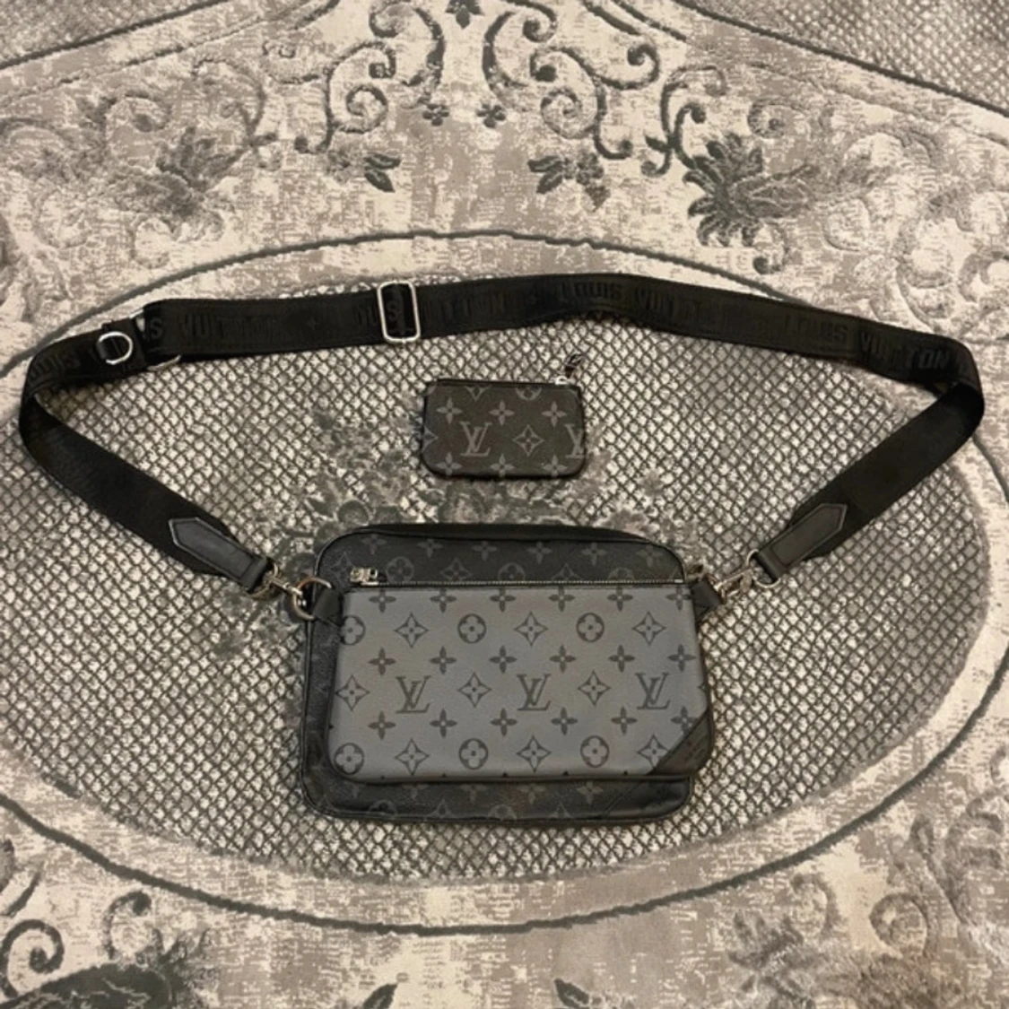 L och V väska helt ny 