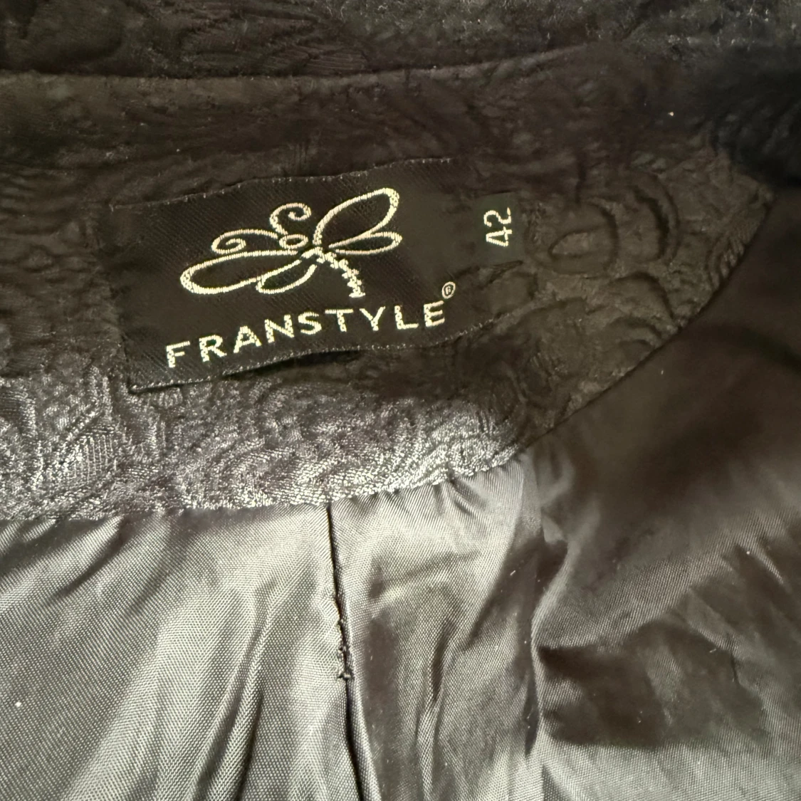 Mönstrad svart kappa från Franstyle - 3