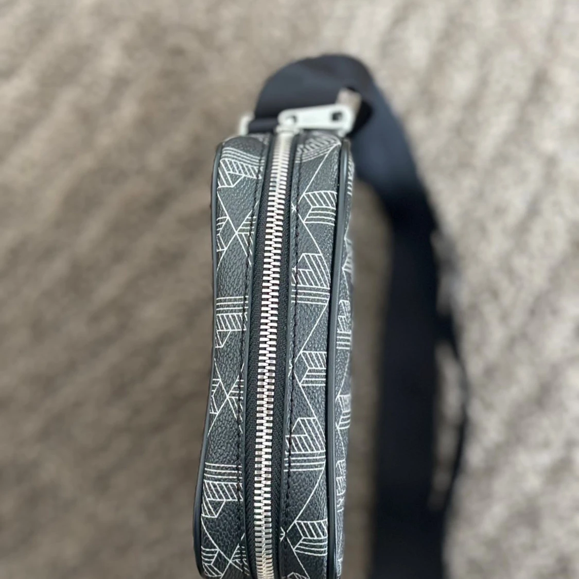 Svart axelväska från Lacoste - 2