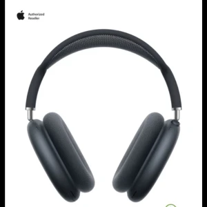 AirPods Max - Apple AirPods Max i svart färg, trådlösa over-ear hörlurar med aktiv brusreducering. Komplett med originalförpackning, extra öronkuddar och skydd. Hörlurarna ser ut att vara i mycket gott skick utan synligt slitage eller defekter. Perfekt för musik, film och samtal.