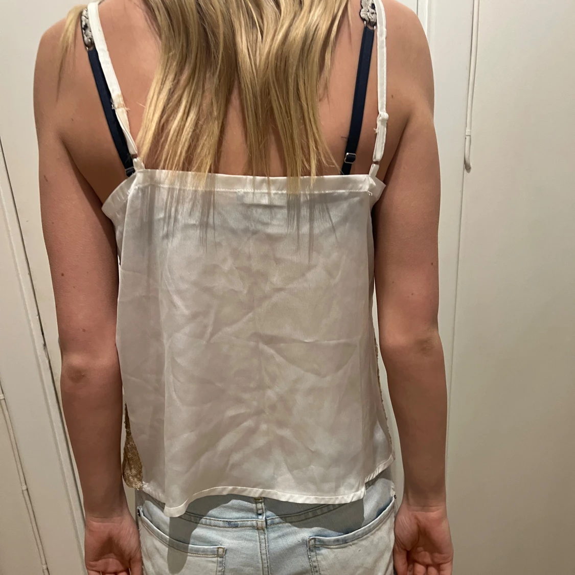 Guldig paljettlinne - 1