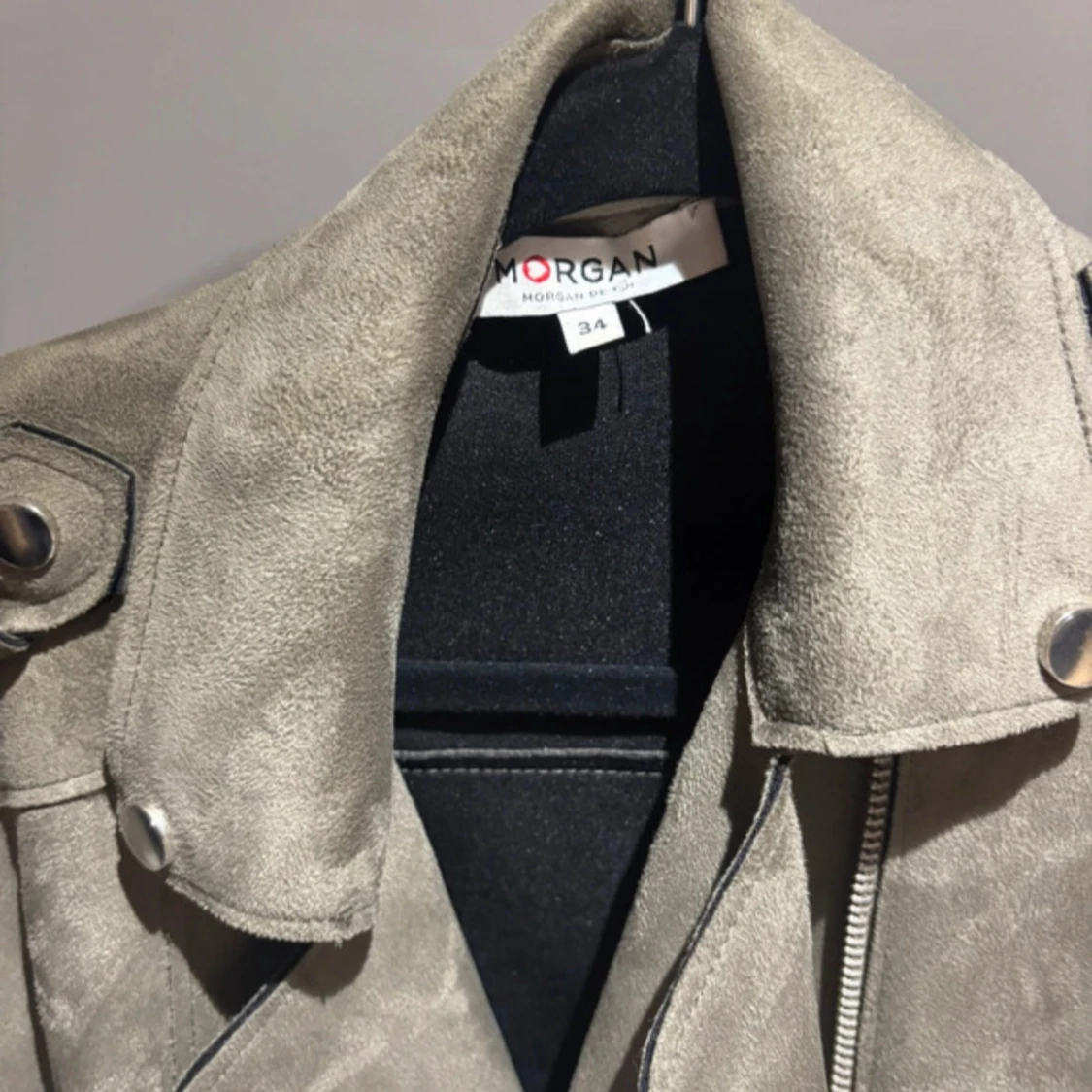 Militärgrön mocka bikerjacka från Morgan - 1