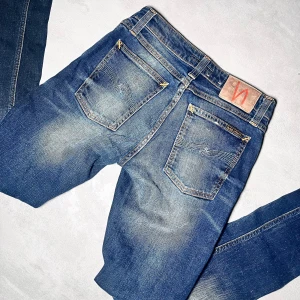 Nudie jeans - Nudie jeans | Modell Skinny Lin | Väldigt bra skick | Storlek W28 L32. 