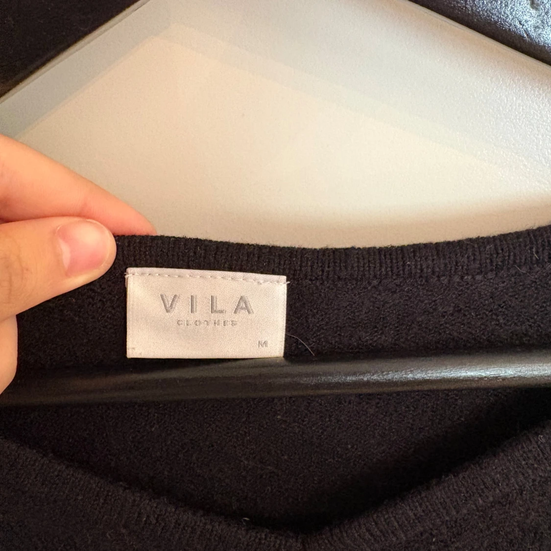 Svart stickad tröja från Vila - 2