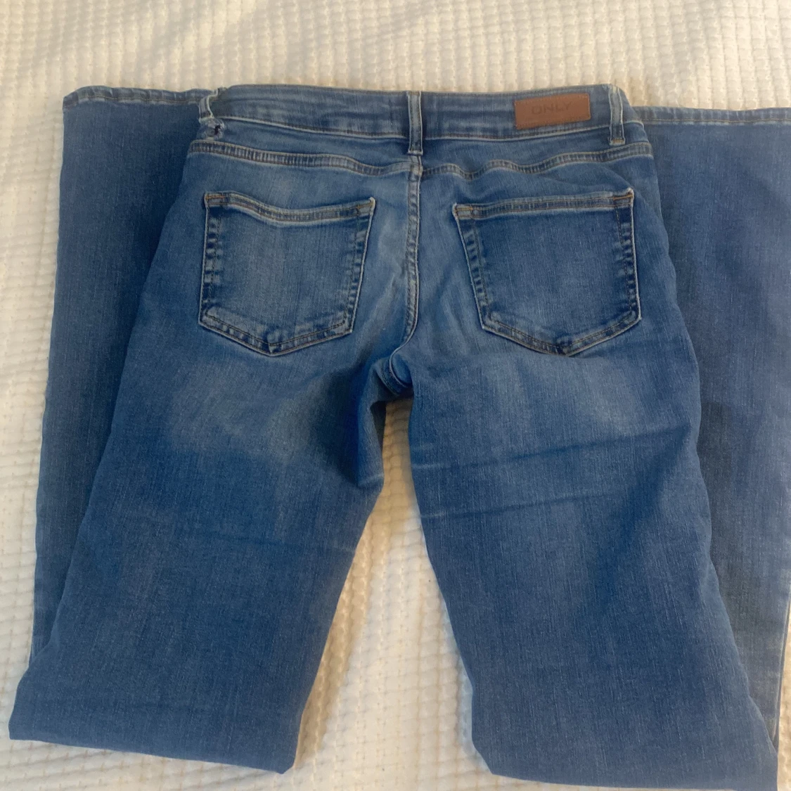 Blå bootcut jeans från ONLY - 3