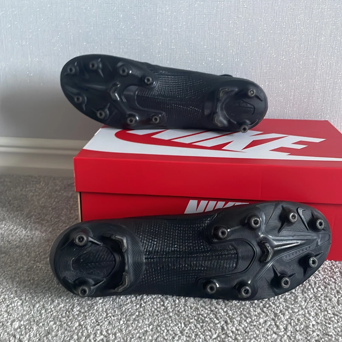 Svarta Nike fotbollsskor med snörning - 3