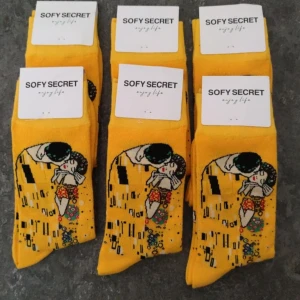 Unika Strumpor  - Sköna strumpor. Unika  Storlek 41-46  Prislista: 6 par: 200 kr 4 par: 135 kr 2 par: 70 kr 1 par: 35 kr  Om man vill ha några udda antal strumpor, är det att kontakta mig. 