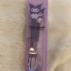 Kuromi bestick  - Bestick med motiv på kuromi, sked och gaffel. Oanvända 